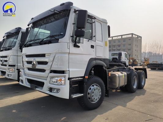 Дизайн радиальной шины Sinotruk HOWO 6X4 420 HP Трактор грузовик голова с 50 / 90 тяговой базой