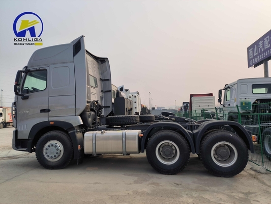 Sinotruk HOWO Грузовик 6X4 10 колес Подержанный тракторный грузовик с 400-литровым алюминиевым танкером