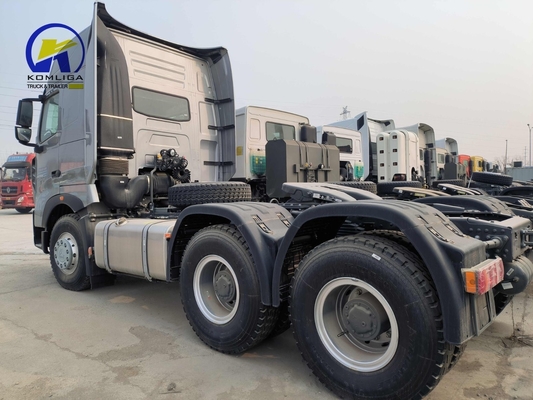 Sinotruk HOWO Грузовик 6X4 10 колес Подержанный тракторный грузовик с 400-литровым алюминиевым танкером