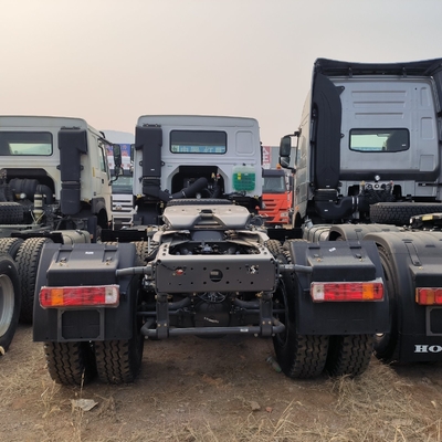 Подержанный Sinotruk HOWO 6X4 Heavy Duty Trailer Head Тракторный грузовик с и ≤5 сиденьями