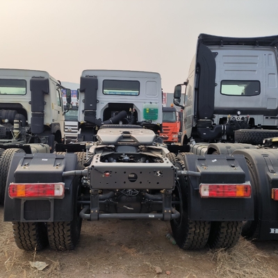 Подержанный Sinotruk HOWO 6X4 Heavy Duty Trailer Head Тракторный грузовик с и ≤5 сиденьями