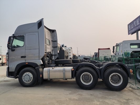 Подержанный Sinotruk HOWO Трактор прицепная головка 6X4 Тракторный грузовик с коробкой передач Hw19710