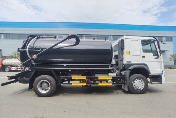 Sinotruk 4X2 Heavy Duty HOWO Септический насос с коробкой передач Hw19710 Модель двигателя Wd615