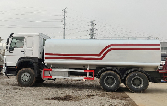 30Т полезная нагрузка использованный водонагреватель танк Sinotruck HOWO 6X4 10 колеса 375HP 20000 литров