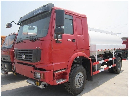 Рулевое управление Zf8118 Sinotruk 20000 литров дизельного танкера Масло 15000 литров топливного танкера