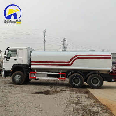 20 кубических метров Sinotruck HOWO 6X4 Водосборник для распыления с двигателем Wd615.47