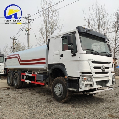 20 кубических метров Sinotruck HOWO 6X4 Водосборник для распыления с двигателем Wd615.47