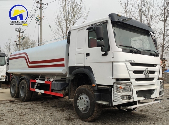 20 кубических метров Sinotruck HOWO 6X4 Водосборник для распыления с двигателем Wd615.47